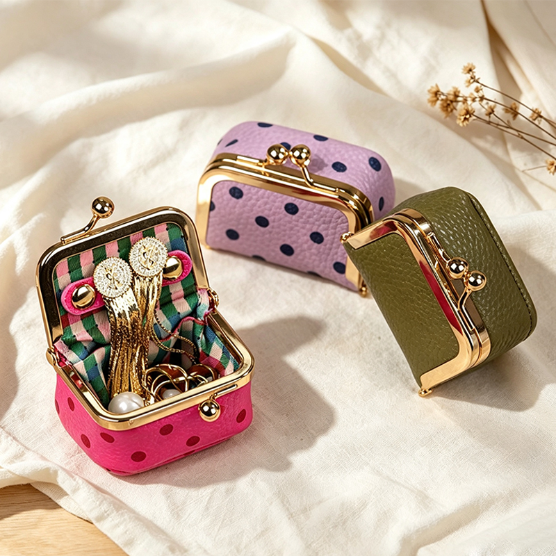 Teuke Home Clasp Purse Mini Jewelry Case - Gentle Storage Detail